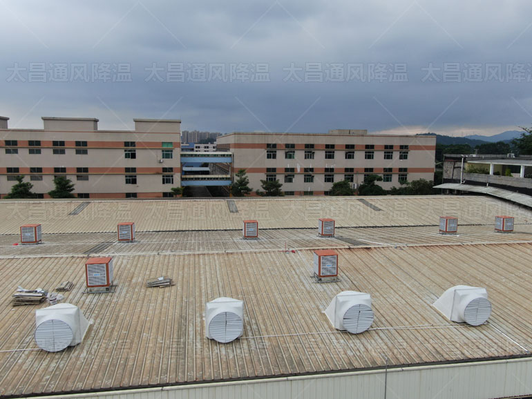夏季炎熱，大型廠房通風(fēng)降溫設(shè)備怎么選擇呢？